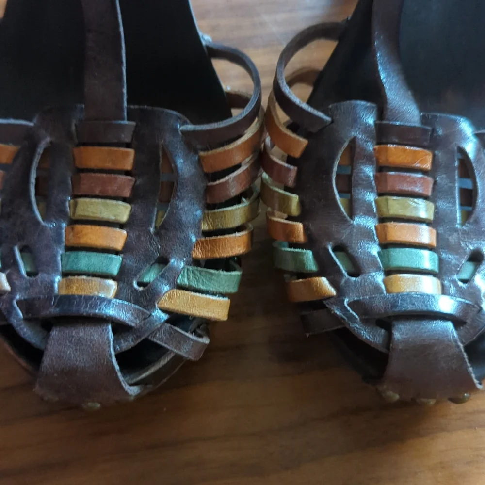 BCBGirls Shoes Wooden T-strap Block Heel Size 7 1/2 - Picture 4 of 9